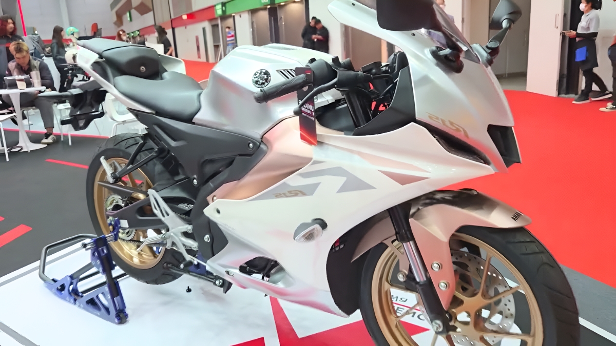 Yamaha R15: Moto Deportiva Ligera con Diseño Racing y Gran Rendimiento